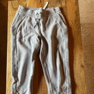 Lululemon scuba joggers size 8